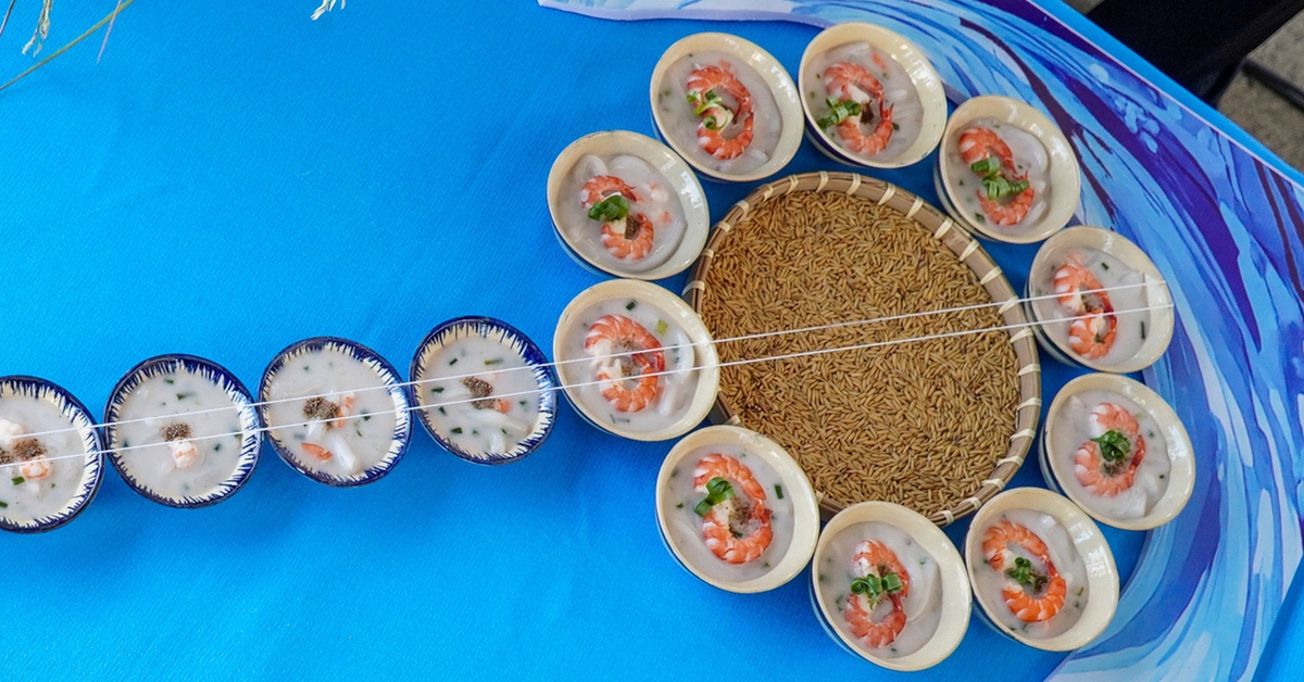 Độc đáo món bánh canh tôm hình cây đàn kìm trong hội thi các món ăn từ gạo
