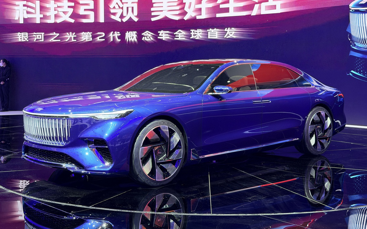 Geely hé mở xe cận sang: Ánh sáng thay đổi theo nền trời, điều hòa theo mùa