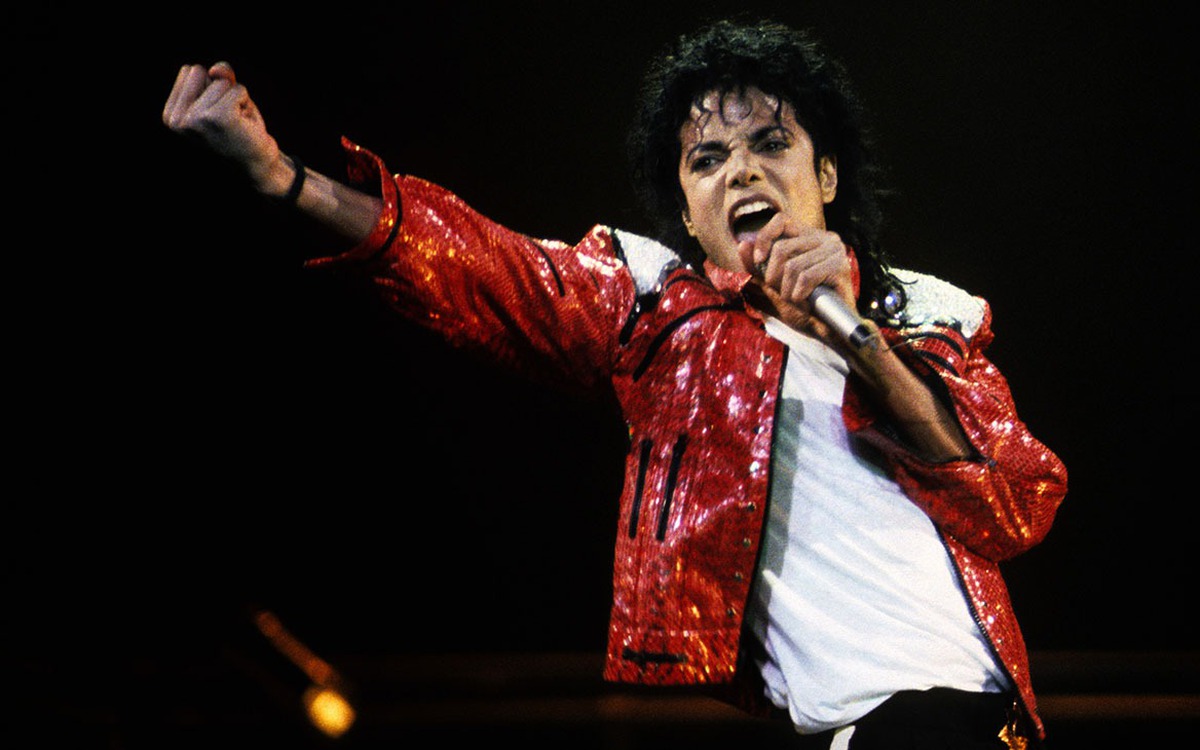 Cắt bỏ các chi tiết bê bối của Michael Jackson, đạo diễn 'bỏ túi' hàng triệu USD