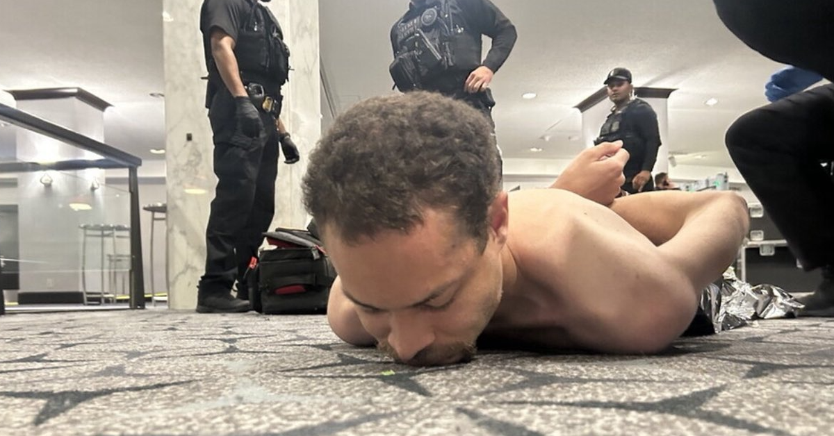 Ông Trump đăng ảnh nghi phạm vụ nổ súng tại dạ tiệc báo chí, mật vụ thoát chết nhờ áo chống đạn