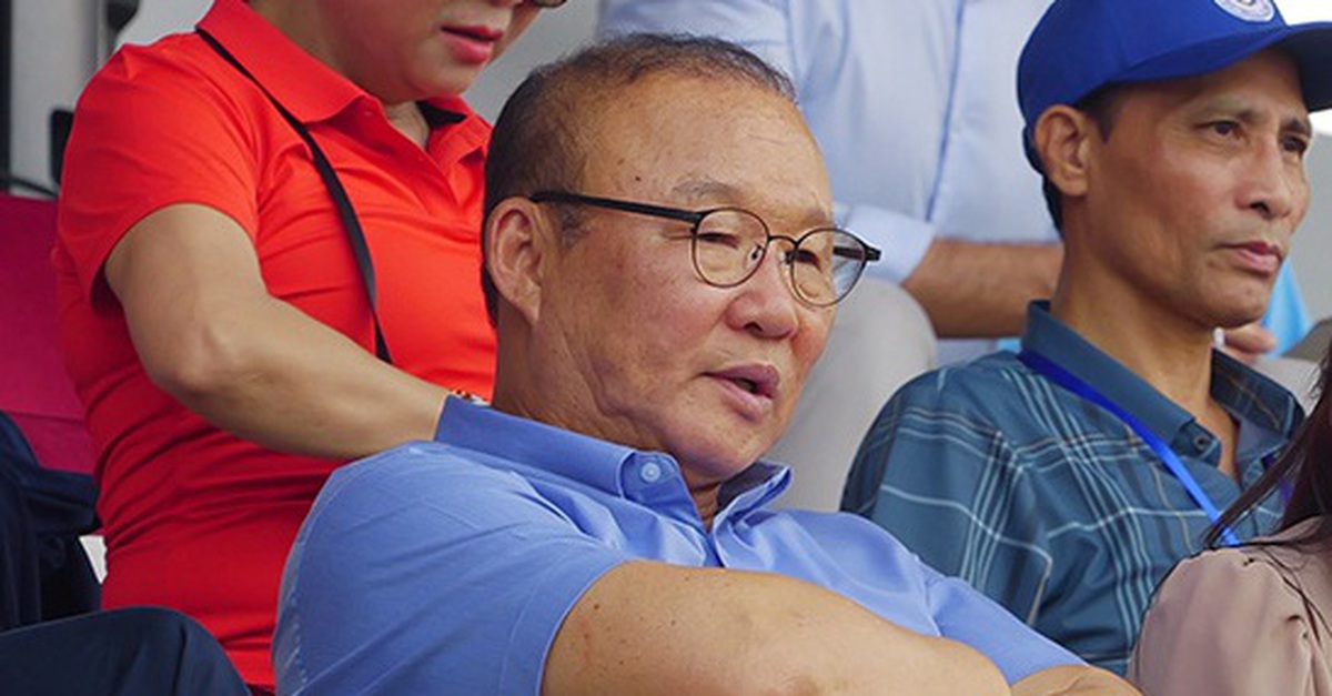 Ông Park Hang Seo ăn mừng 'khúc cua' chiến thắng của Bắc Ninh