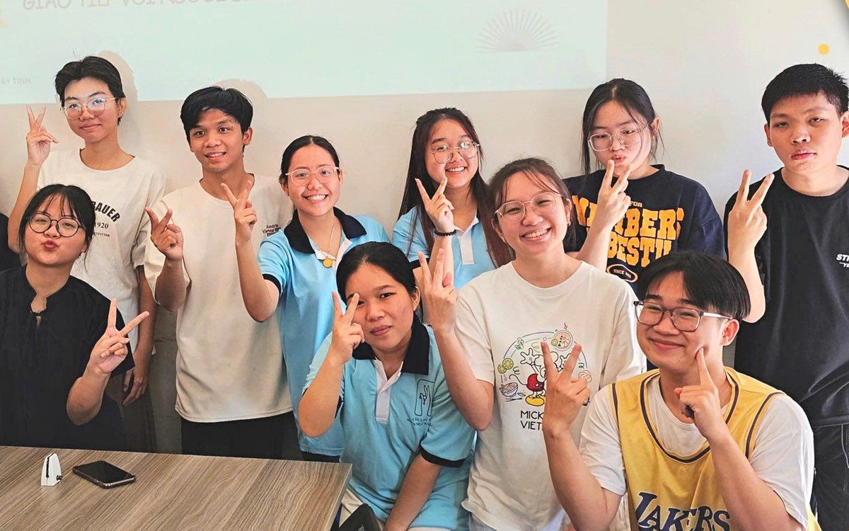 Câu lạc bộ của những người bạn nghe bằng trái tim, 'nói' bằng ngón tay