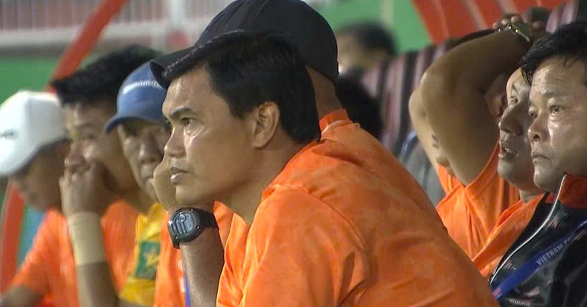 Thua đội bét bảng, Phan Văn Tài Em lo Long An rớt hạng