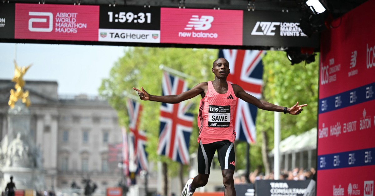 Lần đầu trong lịch sử có người chạy marathon dưới 2 giờ