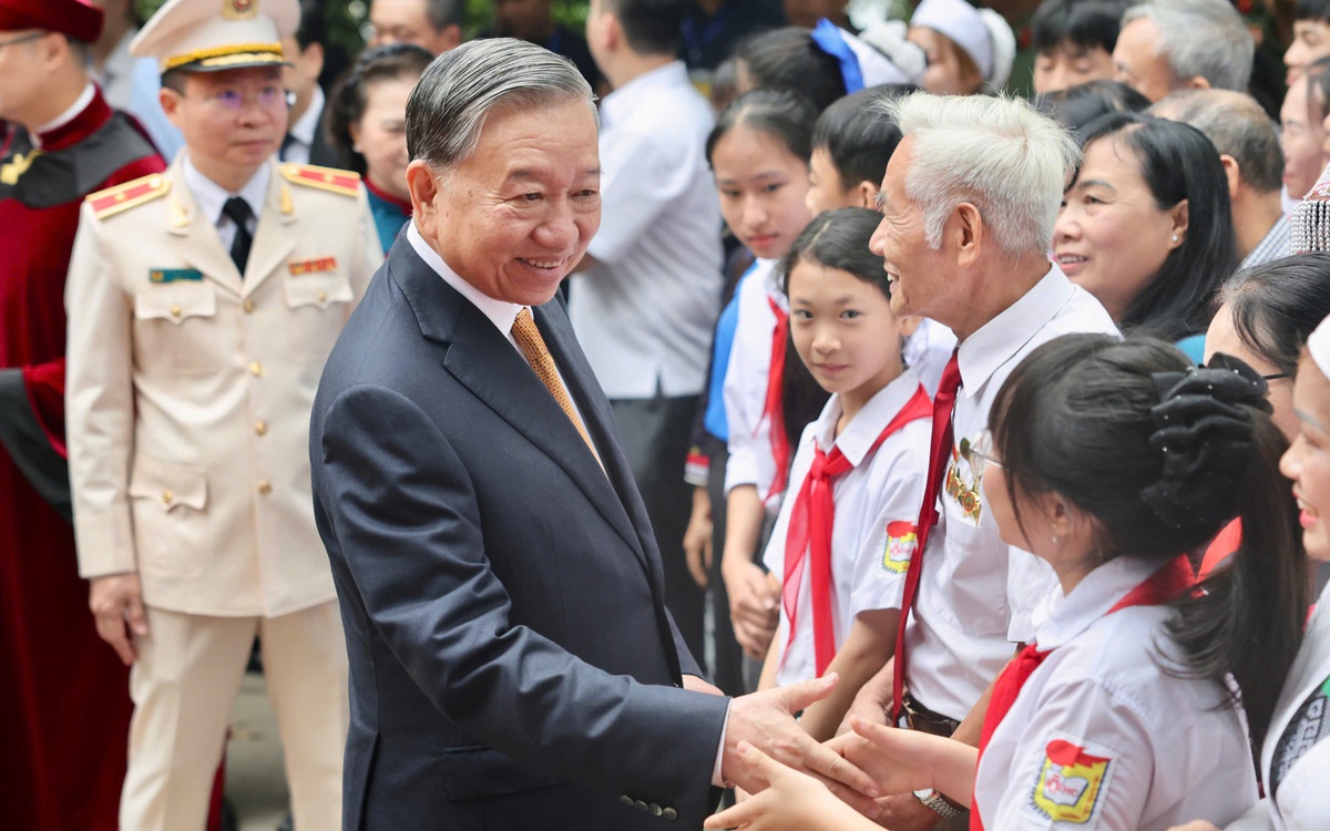 Tổng Bí thư, Chủ tịch nước Tô Lâm nói chuyện với bà con tại Đền Hùng