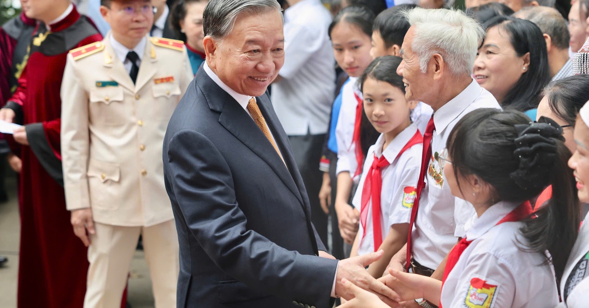 Tổng Bí thư, Chủ tịch nước Tô Lâm nói chuyện với bà con tại Đền Hùng
