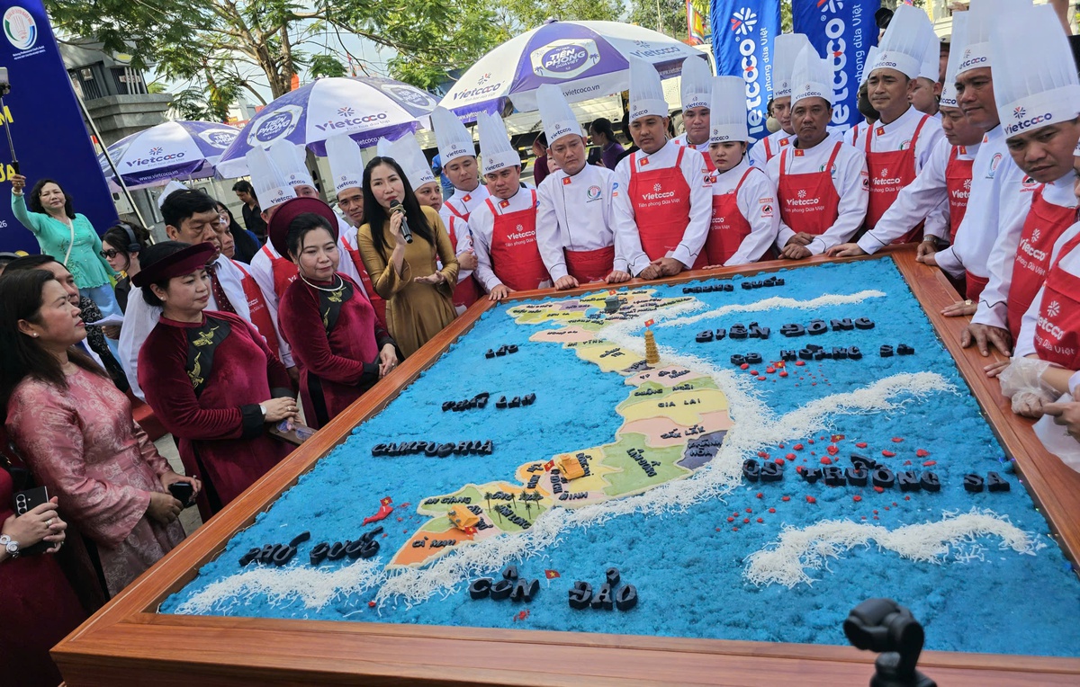 Bản đồ Việt Nam làm từ xôi nước cốt dừa, nặng 600kg