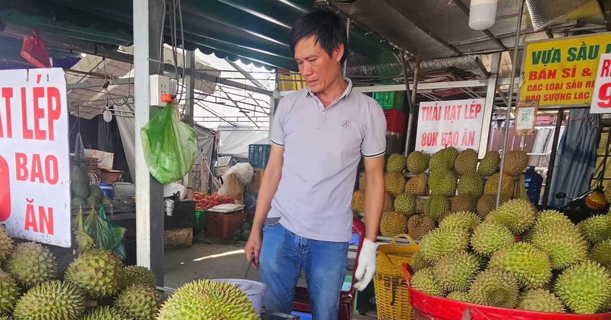 Giá sầu riêng Ri6 giảm mạnh, do đụng hàng Thái Lan hay vì khách mua Trung Quốc?