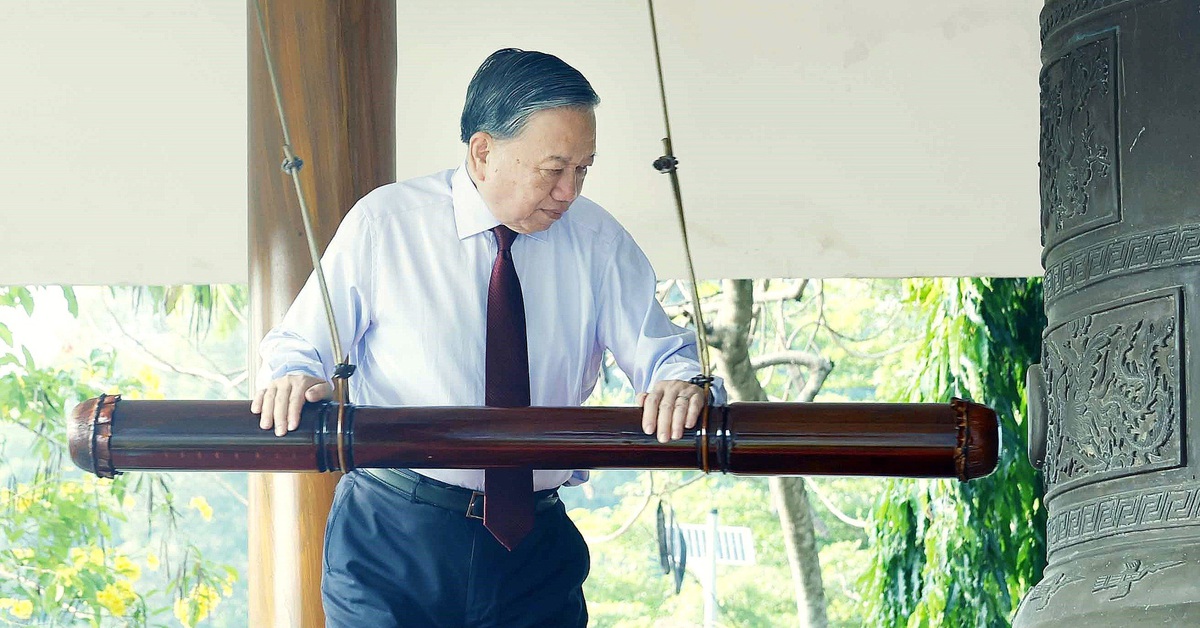 Tổng Bí thư, Chủ tịch nước Tô Lâm dâng hương tưởng niệm các Anh hùng liệt sĩ tại Tây Ninh