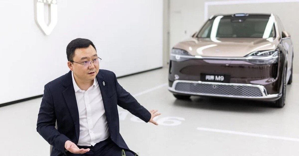 Không cần đến rạp, ô tô Trung Quốc biến đèn pha thành máy chiếu phim ngoài trời