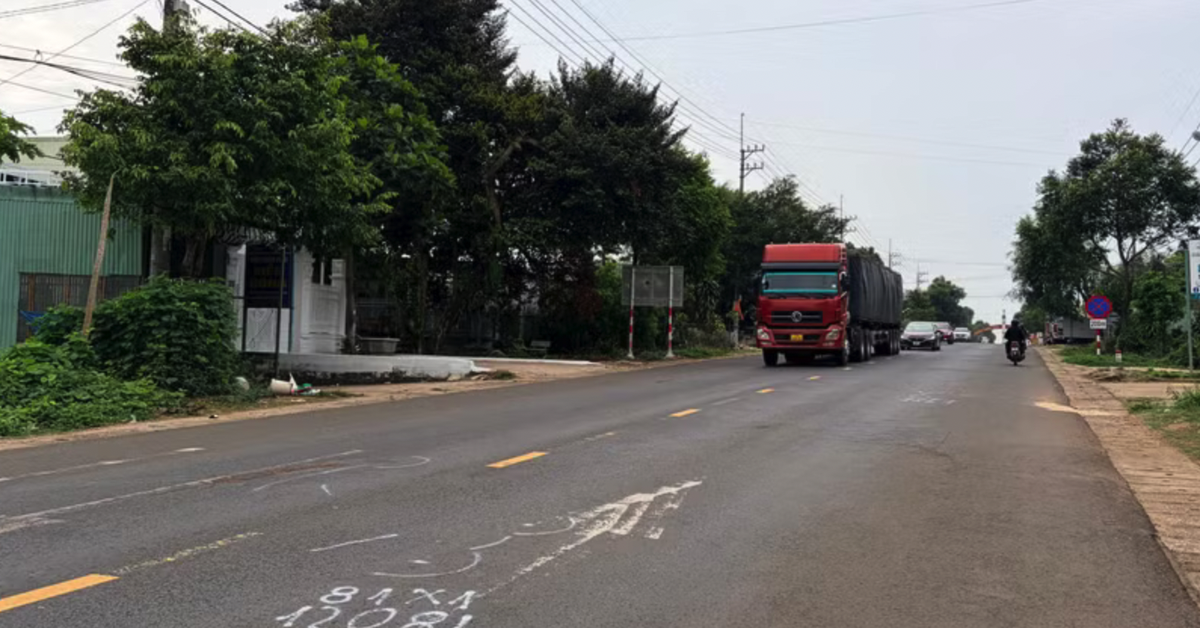 2 xe máy chạy ngược chiều lao vào nhau, 3 người chết