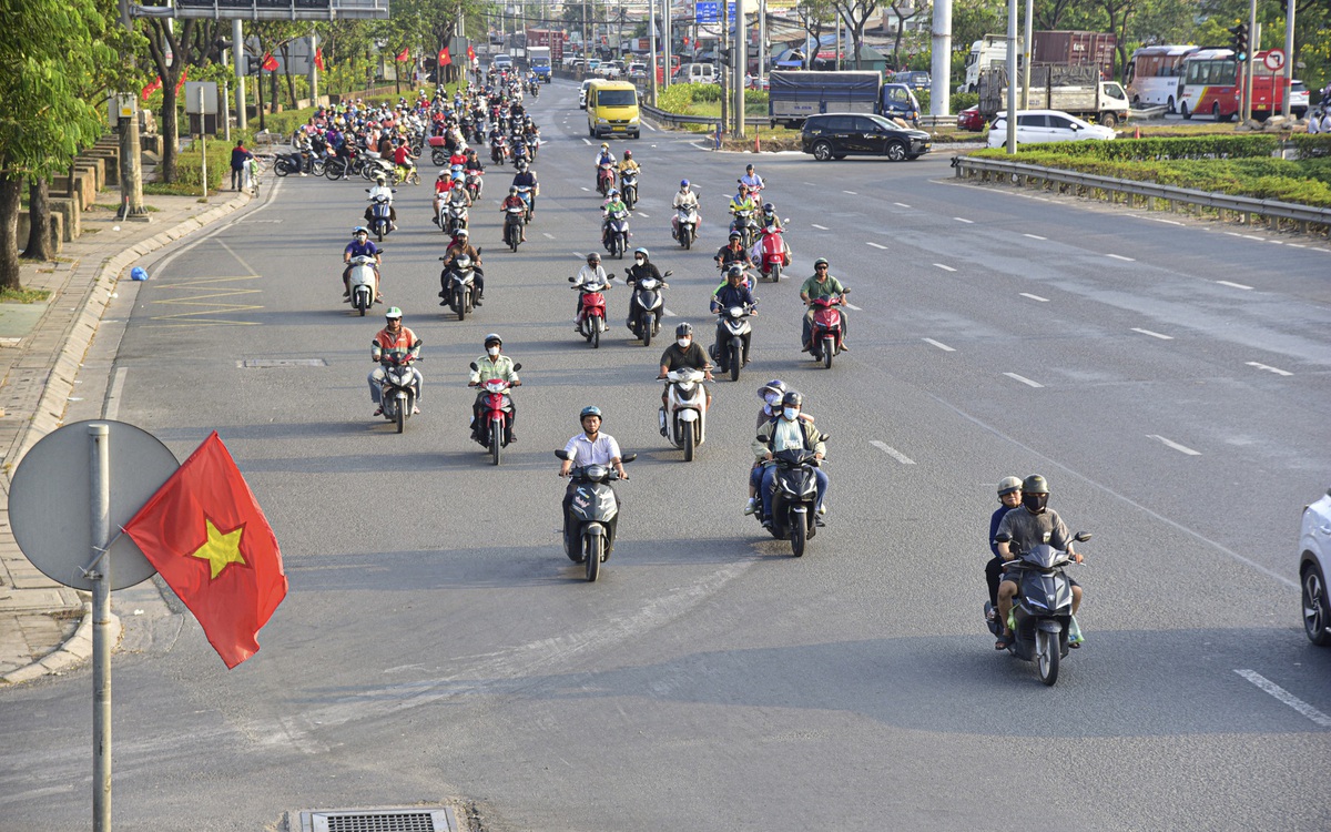 TP.HCM: Người dân trở lại sau kỳ Giỗ Tổ, cửa ngõ phía tây thông thoáng
