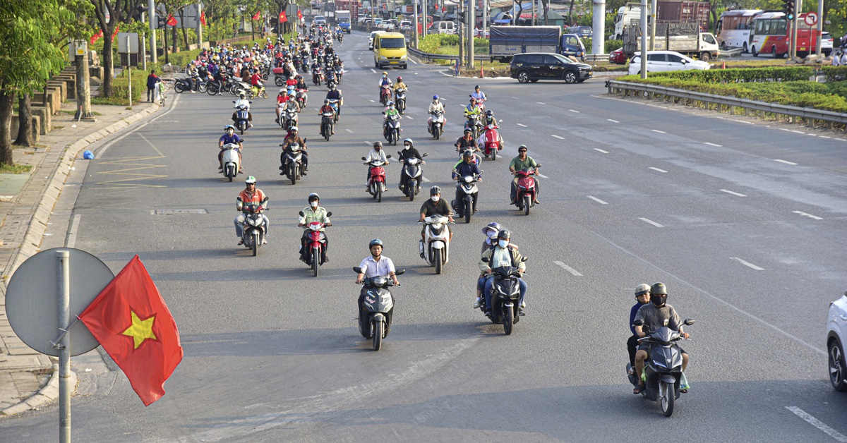 TP.HCM: Người dân trở lại sau kỳ Giỗ Tổ, cửa ngõ phía tây thông thoáng