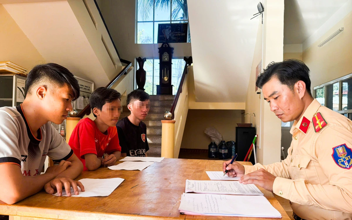 Nằm dài trên yên xe đua trong đêm ở Phú Quốc, hai thanh thiếu niên bị công an mời làm việc