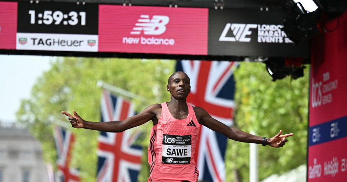 Lần đầu trong lịch sử có người chạy marathon dưới 2 giờ