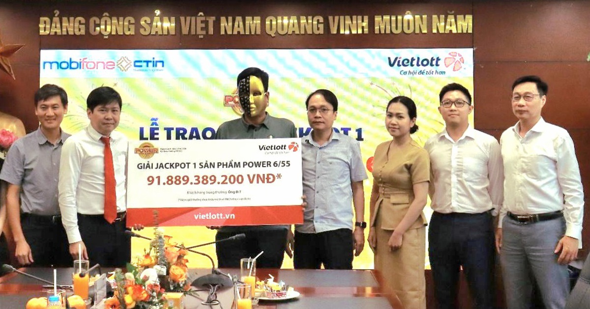 Trúng Vietlott hơn 91 tỉ đồng, nam doanh nhân báo ngay cho vợ