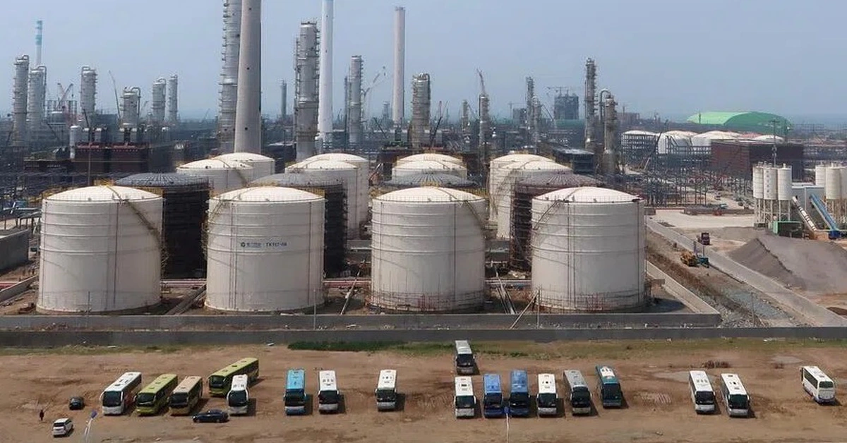 Vợ chồng đứng sau tập đoàn năng lượng Trung Quốc Hengli mất 1,4 tỉ USD sau lệnh trừng phạt của Mỹ