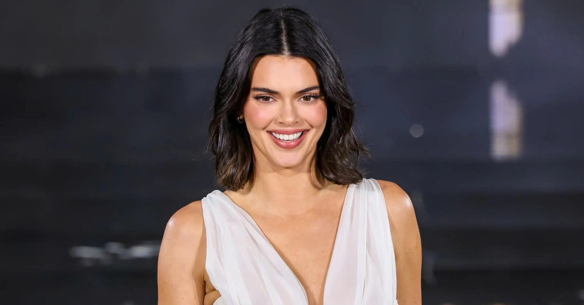 Tủ đồ mùa hè thức giấc với 8 xu hướng phá cách từ sàn diễn thời trang