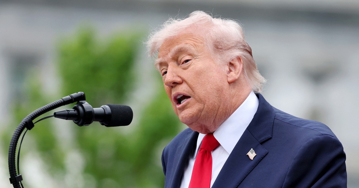 Ông Trump: Iran đang bên bờ vực sụp đổ, muốn Mỹ giúp mở lại eo biển Hormuz