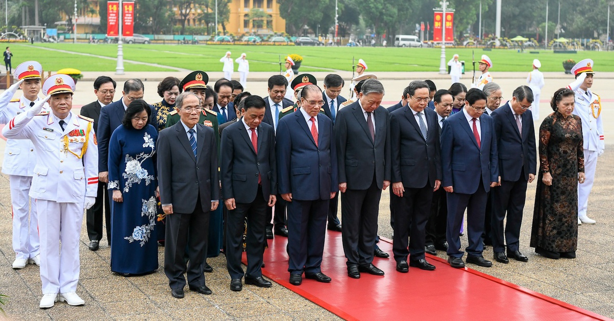 Lãnh đạo Đảng, Nhà nước vào lăng viếng Chủ tịch Hồ Chí Minh nhân dịp 30-4