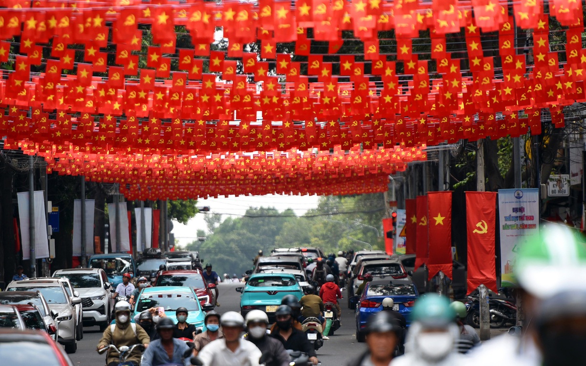 Đồng Nai rực rỡ cờ hoa 30-4, chào đón thời khắc trở thành thành phố