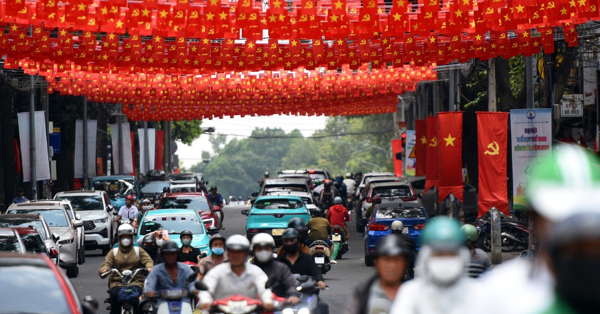 Đồng Nai rực rỡ cờ hoa 30-4, chào đón thời khắc trở thành thành phố