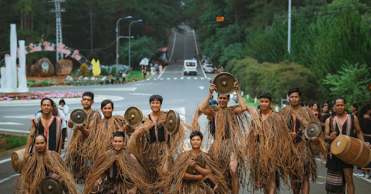 Măng Đen và Lý Sơn là 'thỏi nam châm' hút khách dịp lễ Giỗ Tổ Hùng Vương