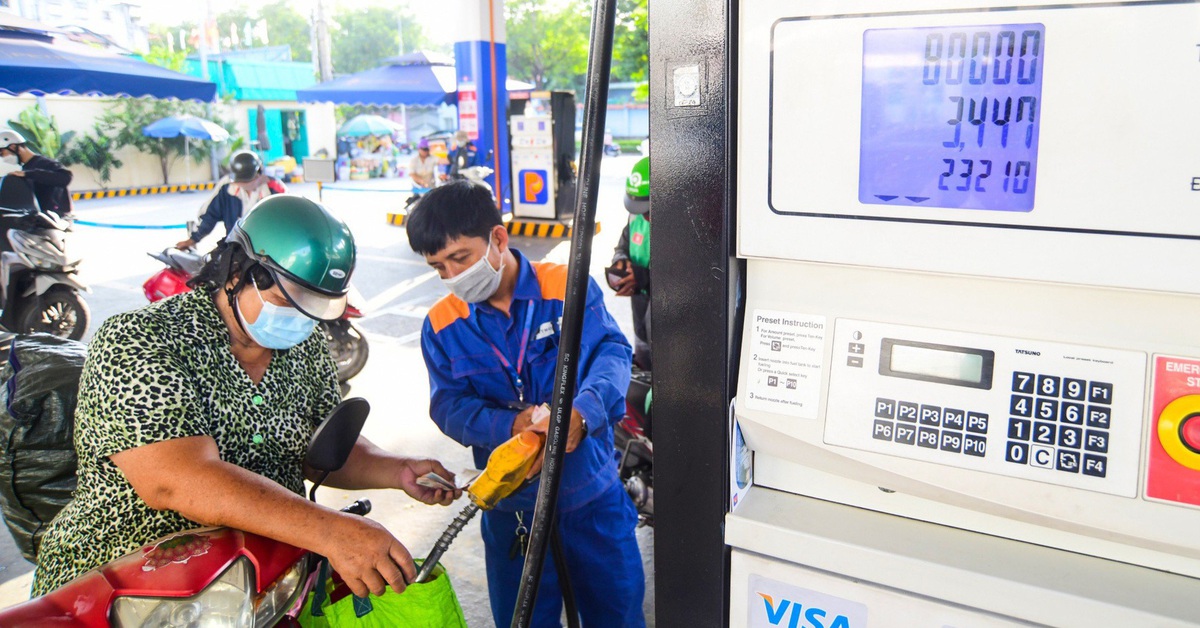 Ngày nghỉ lễ 30-4 không điều hành giá xăng dầu, Bộ Công Thương ra thông báo mới