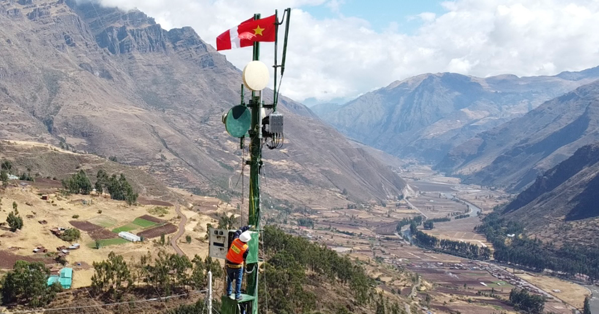 Lớp học trên đỉnh núi cao nhất thế giới: Viettel thu hẹp khoảng cách số bằng Internet