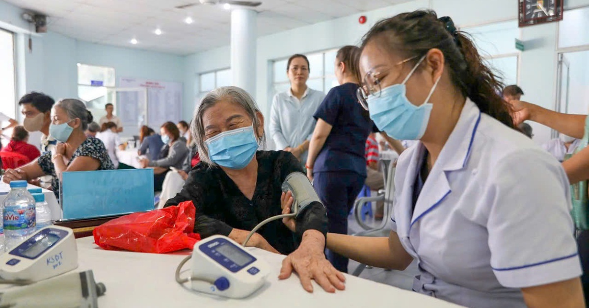 Người được miễn phí BHYT đã mua trước khi chính sách có hiệu lực, hết hạn có được cấp thẻ miễn phí?