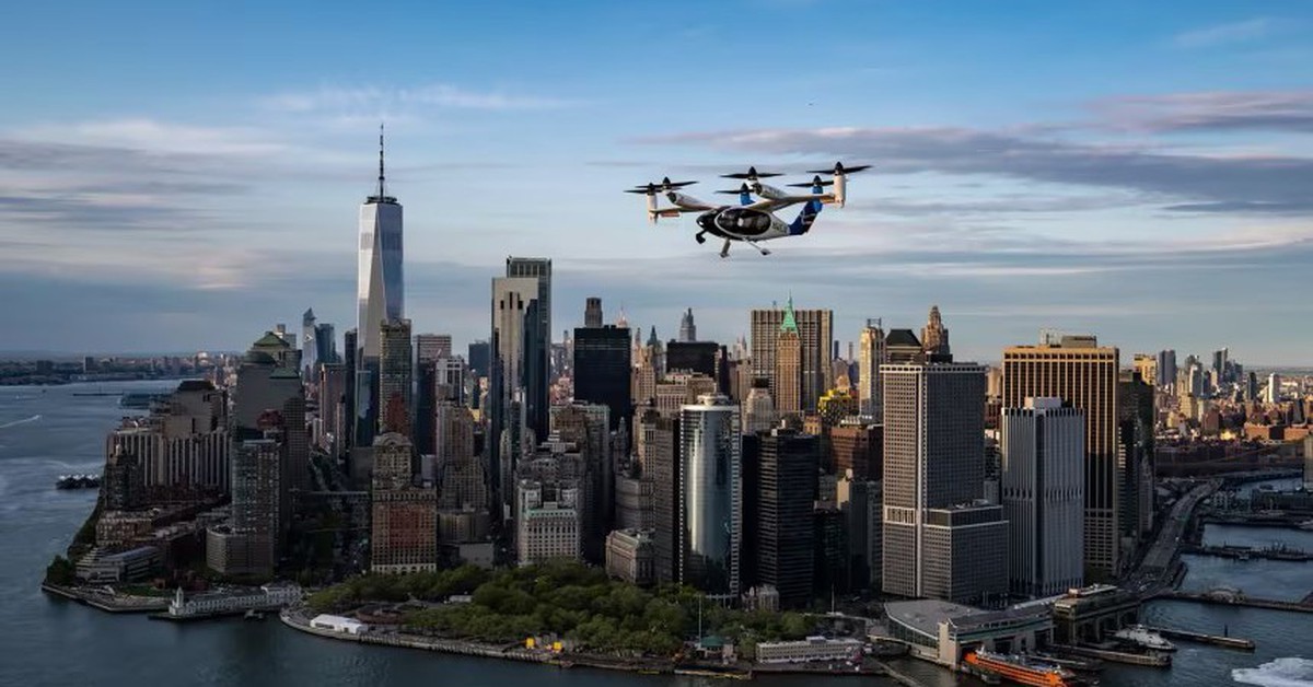 Taxi bay bắt đầu lượn trên bầu trời thành phố New York