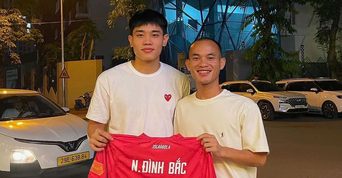 Tuyển thủ Lào sang Việt Nam, được Đình Bắc mời ăn tối