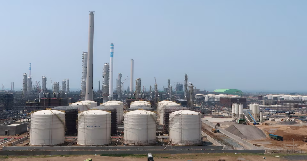 Mỹ trừng phạt 'ông lớn' lọc dầu Trung Quốc để siết Iran