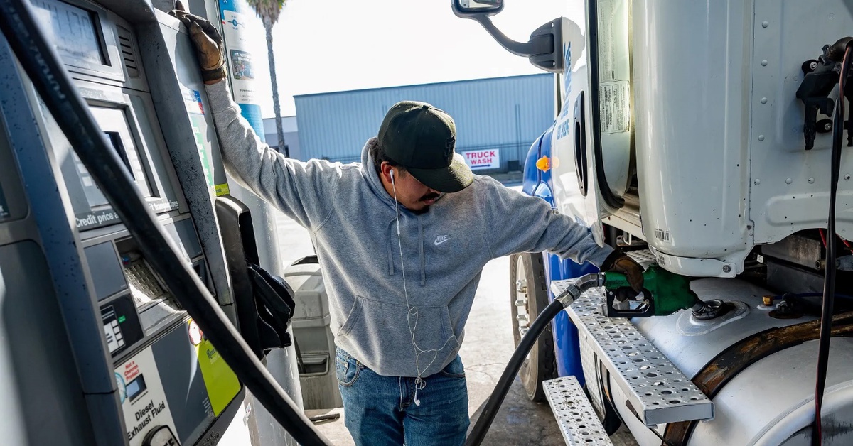 Dầu diesel trở thành vấn đề có tác động kinh tế lớn hơn xăng