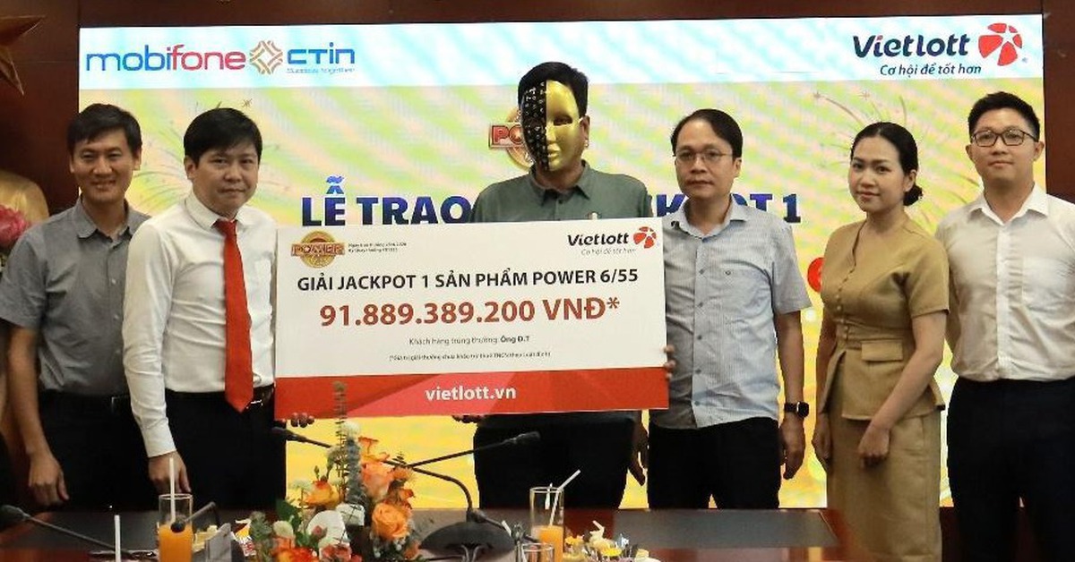 Trúng Vietlott hơn 91 tỉ đồng, nam doanh nhân báo ngay cho vợ