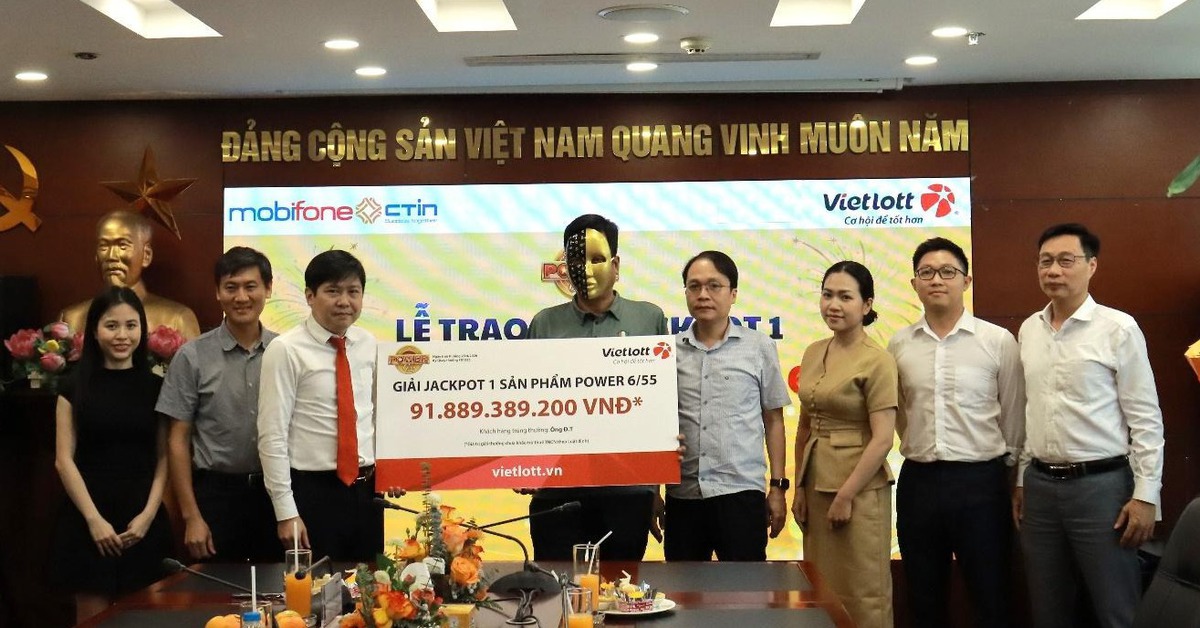 Trúng Vietlott hơn 91 tỉ đồng, nam doanh nhân báo ngay cho vợ