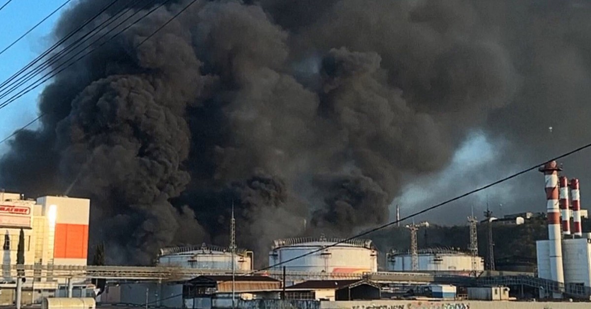 Drone Ukraine liên tiếp đánh trúng nhà máy lọc dầu chiến lược của Nga