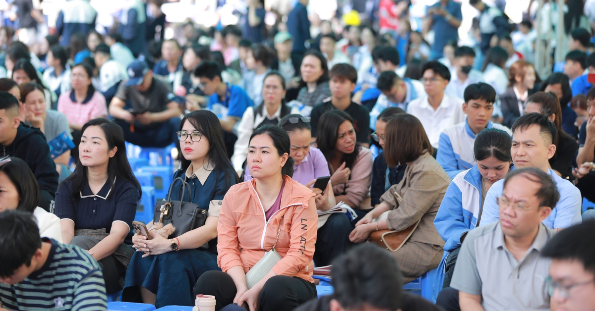 Tuổi 18, cần nắm tay vừa đủ để con lớn lên