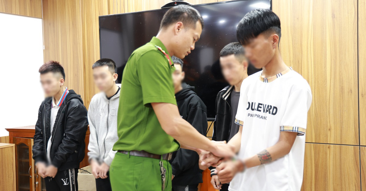 Mang dao bầu, kiếm Nhật gây rối trên phố, 11 thanh niên bị khởi tố