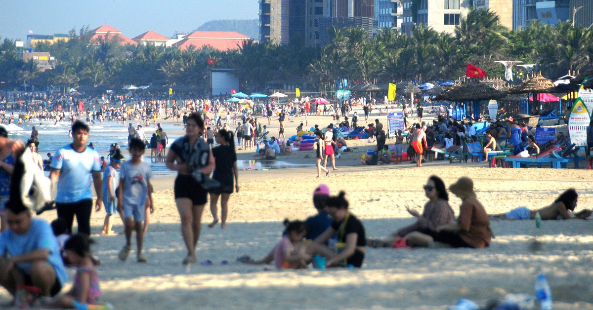 Khách ùn ùn đổ về Đà Nẵng, Hội An chơi lễ 30-4