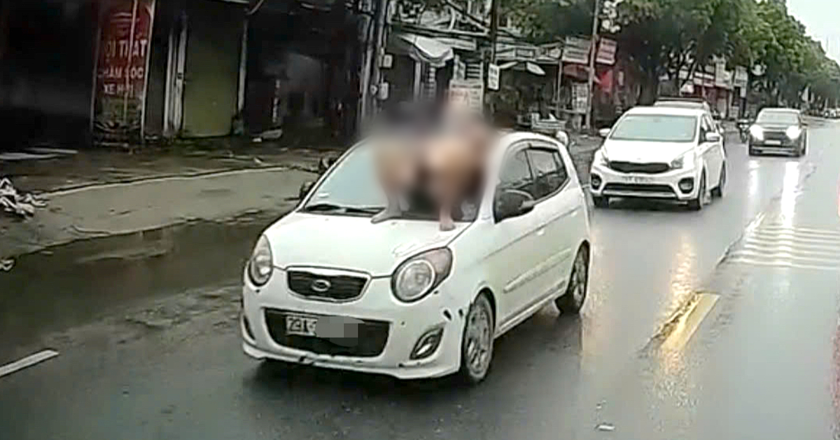 Mâu thuẫn với bố vợ, nam thanh niên nằm trên kính chắn gió ô tô đang chạy trên đường