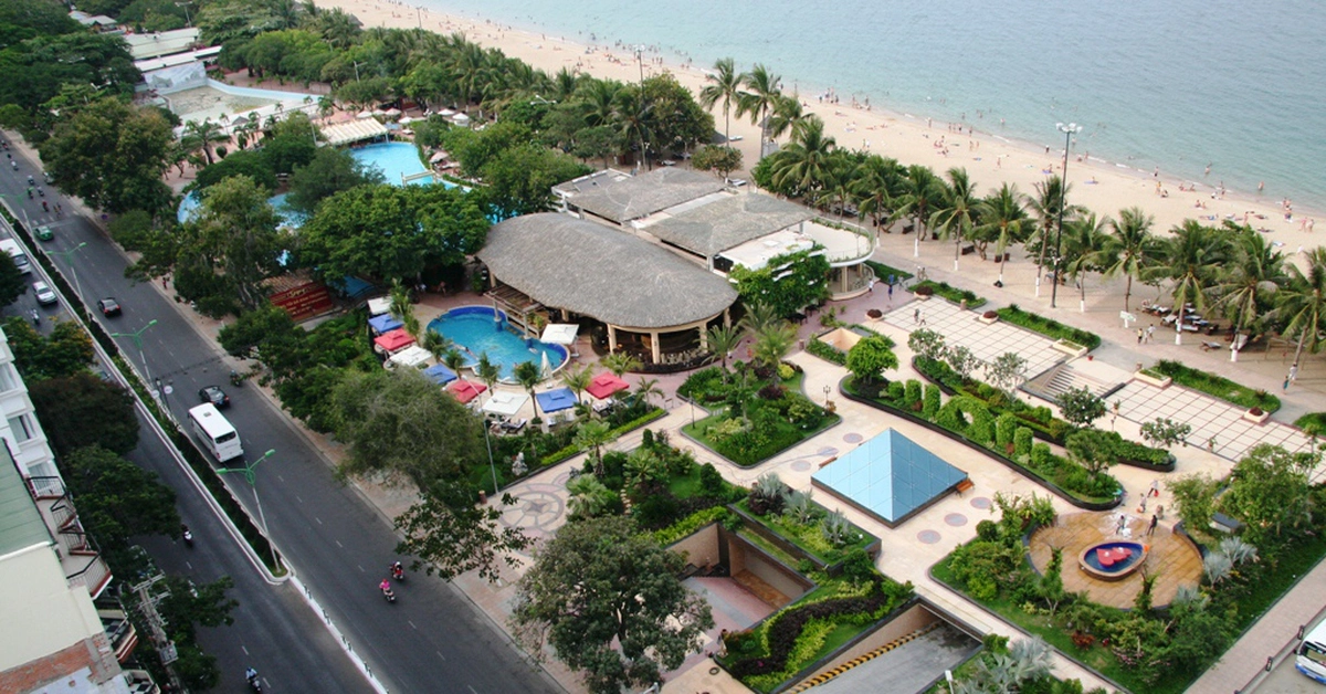 Cưỡng chế doanh nghiệp được giao bãi biển Nha Trang làm ăn, để nợ thuế hơn 2,8 tỉ đồng