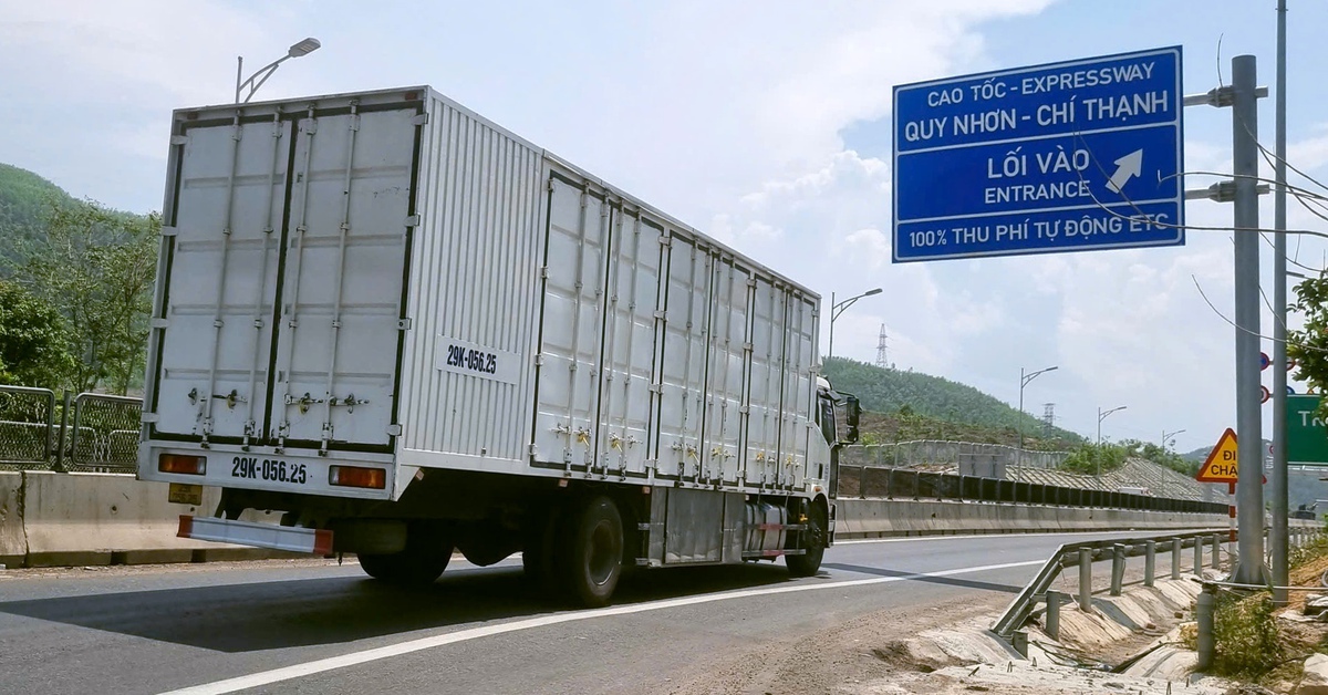 Ngày đầu thông xe cao tốc từ Quảng Ngãi tới hầm Cù Mông: Lượng xe chưa nhiều