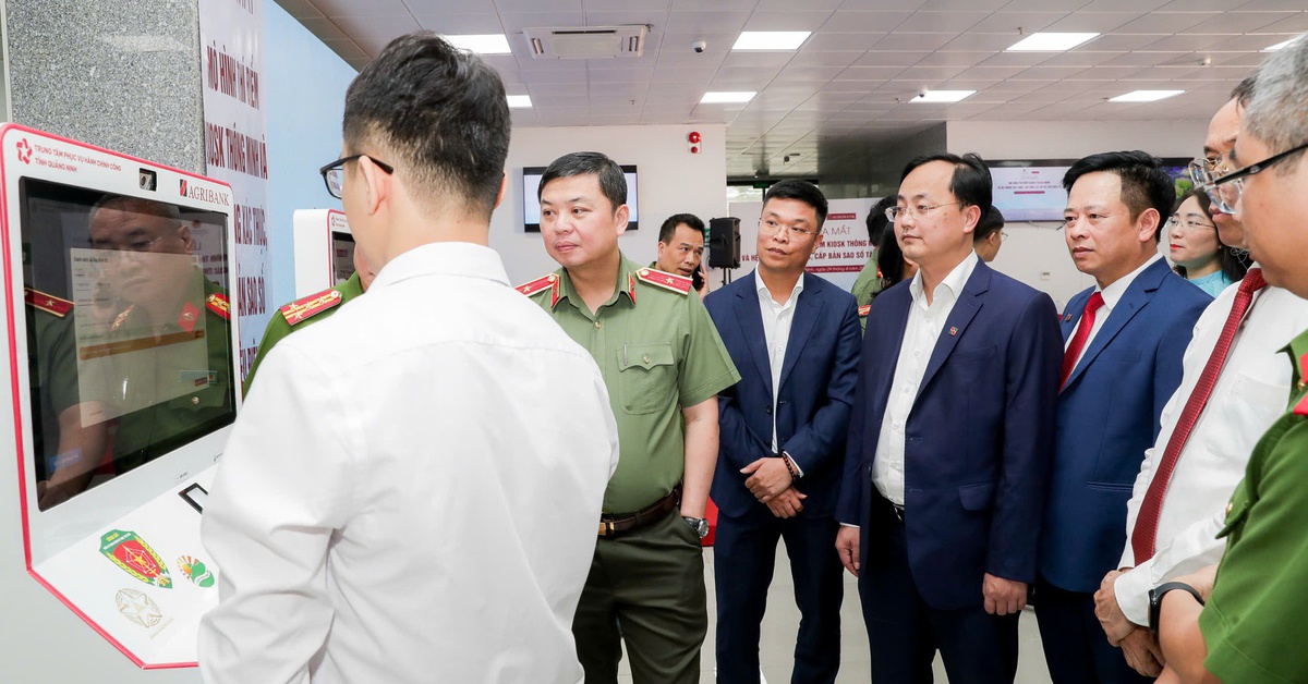 Agribank đưa Kiosk thông minh tới Quảng Ninh, người dân vùng đảo làm thủ tục trong vài phút