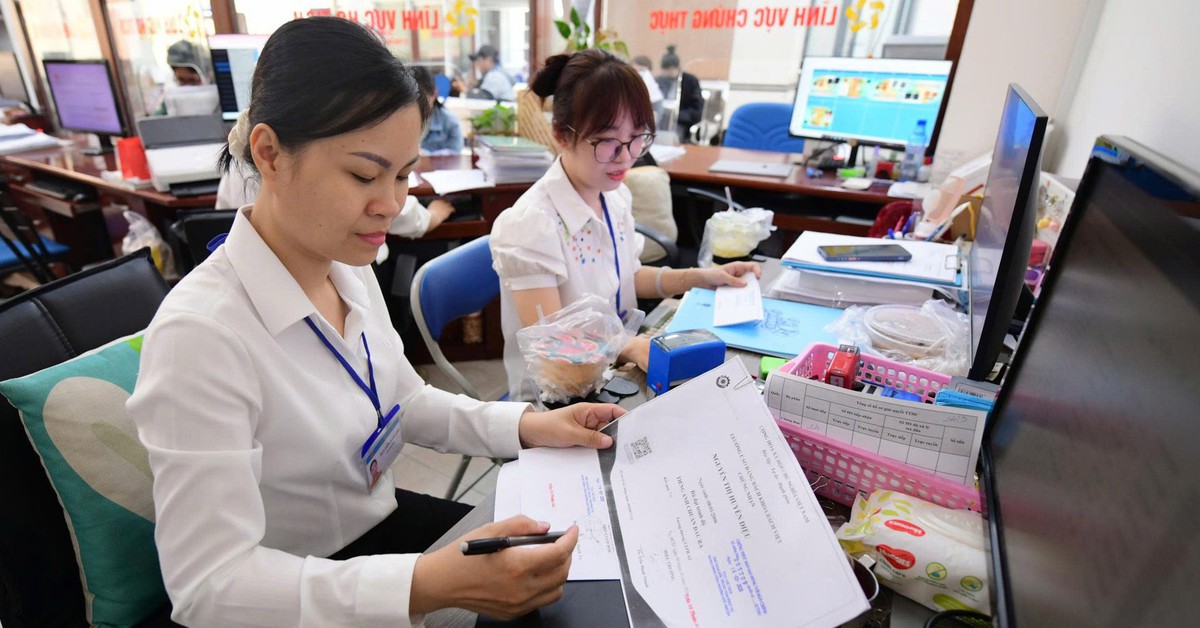 Bộ Nội vụ lý giải đề xuất điều kiện 5 năm công tác nếu muốn tiếp nhận vào công chức