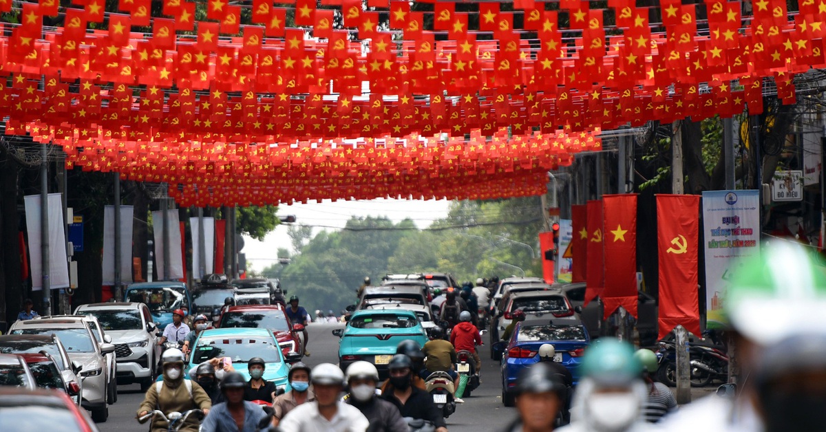 Đồng Nai rực rỡ cờ hoa 30-4, hôm nay chính thức trở thành thành phố