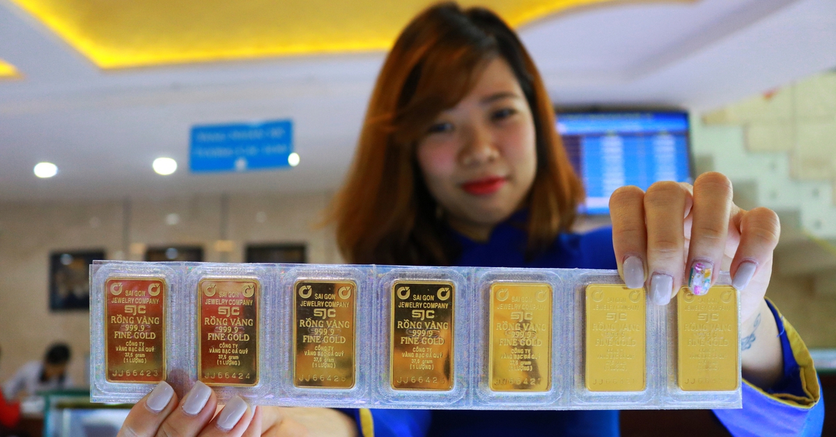 Giá vàng thế giới giảm sâu, có lúc về sát 4.500 USD/ounce