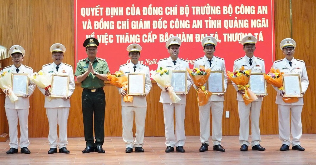 20 trưởng phòng Công an tỉnh Quảng Ngãi được thăng bậc hàm đại tá