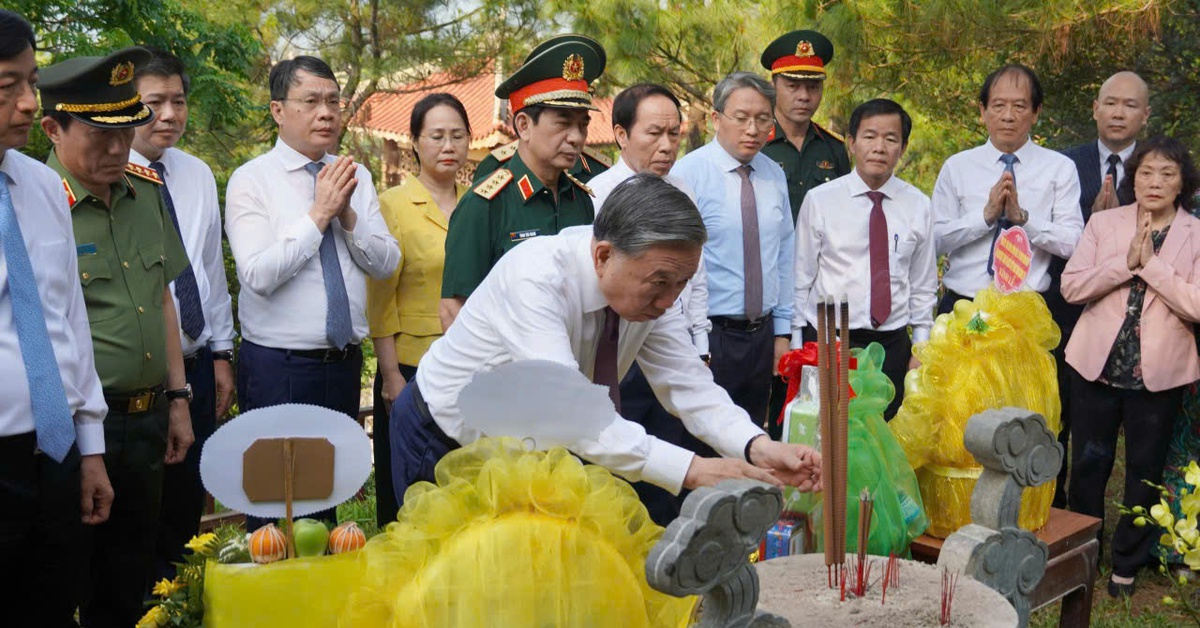 Tổng Bí thư, Chủ tịch nước Tô Lâm dâng hương tưởng niệm Đại tướng Võ Nguyên Giáp
