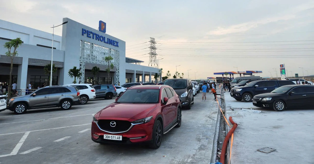 Cao tốc Bắc - Nam có 21 trạm dừng nghỉ hoạt động dịp lễ 30-4, 1-5